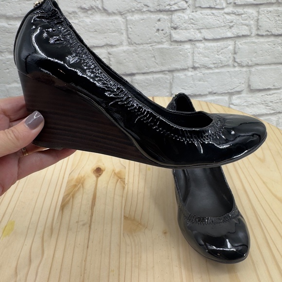 TORY BURCH Wedge Pumps Black Eddie Round Toe Heel Sz 6.5 Shoes - Picture 1 of 13